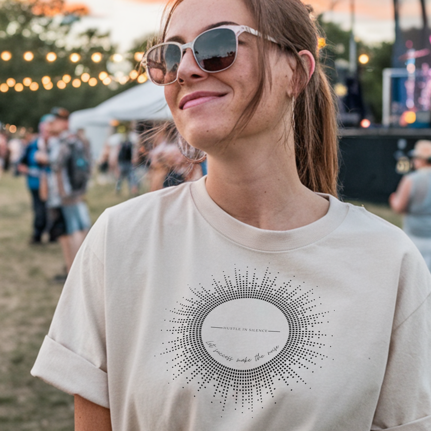 Hustle in Silence T-Shirt – Motivationsshirt | Erfolg, Mindset, Fokus | Minimalistisches Design | Inspirierendes Shirt | Unisex T-Shirt