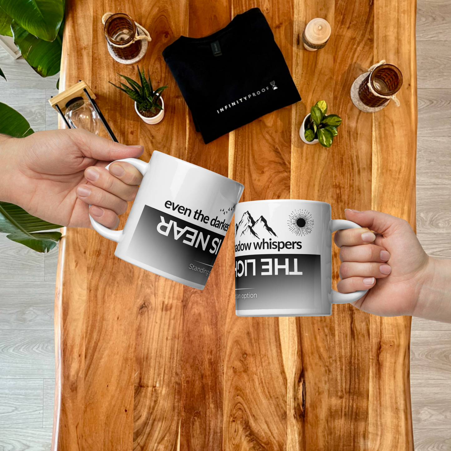 Motivations-Tasse „Even the Darkest Shadow whispers: The light is near“ – Kaffeetasse | Macher, Abenteurer, Reisende | Natur | Keramik
